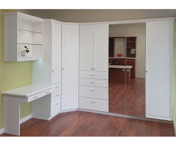 White wardrobes with painted doors in e212S1313 model